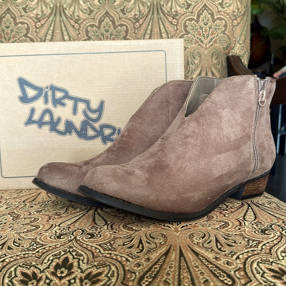 Dirty Laundry Fab suede taupe booties (size 8.5)